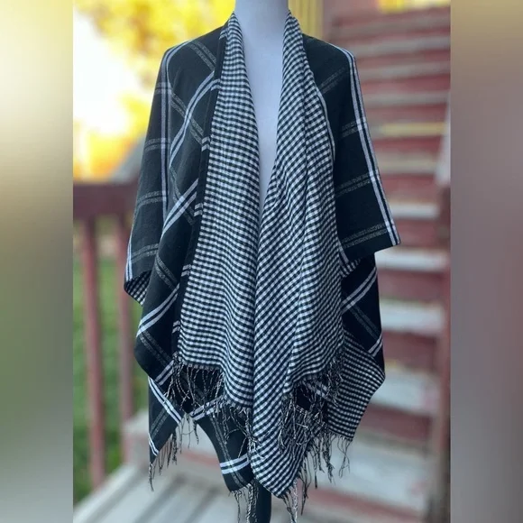 Jones New York Plaid Shrug - Picture 1 of 8